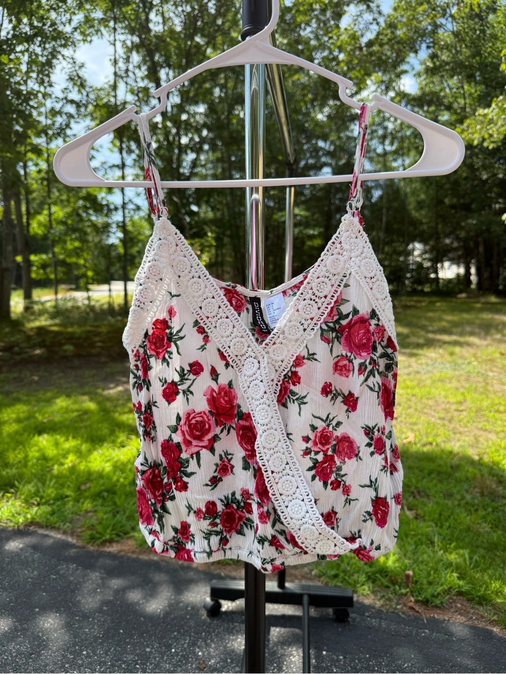 H&M White Floral Lace-Trim Camisole with Red Roses